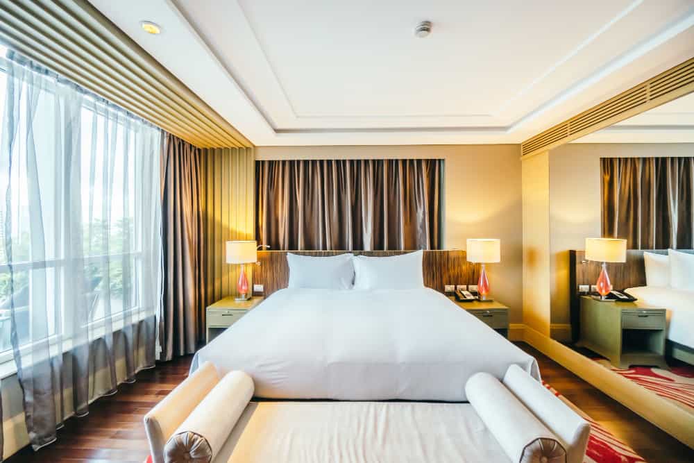 חדר מודרני עם מרפסת במלון BB Hotels Smarthotel Duomo במילאנו